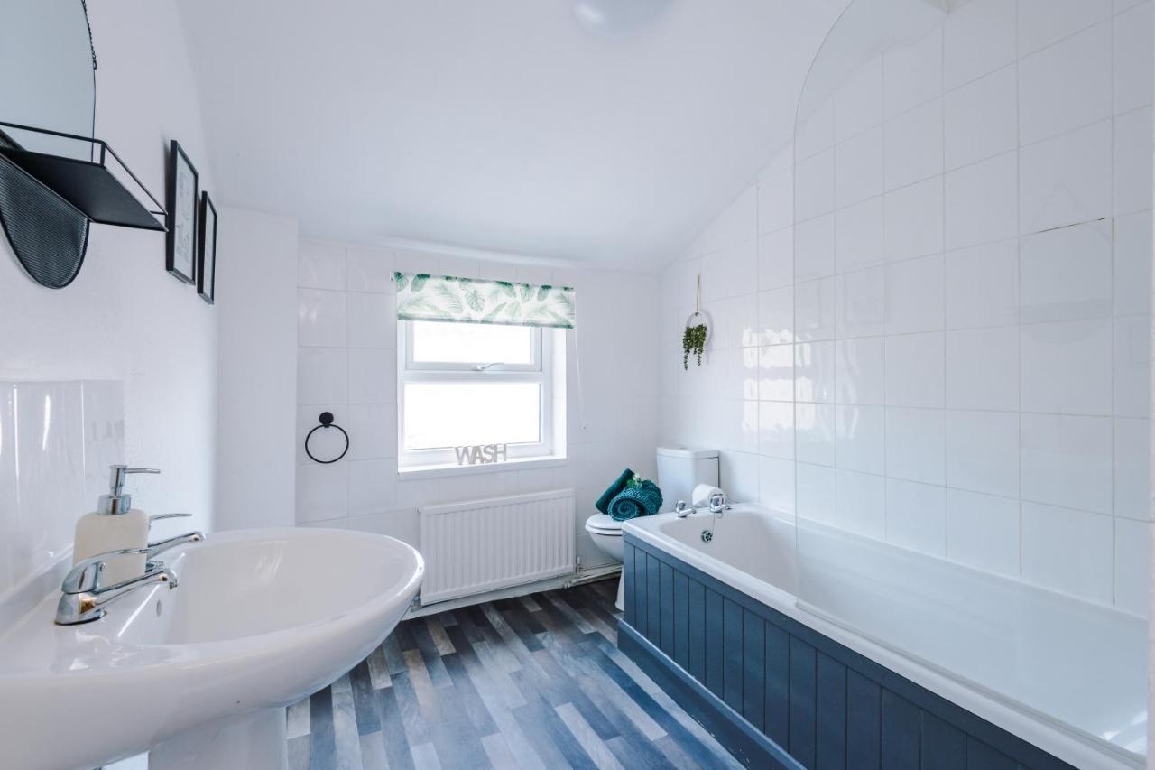 Spacious 2-Bed City-Centre Cottage In Chester By 53 Degrees Property - Ideal For Groups & Couples - Sleeps 6 Экстерьер фото